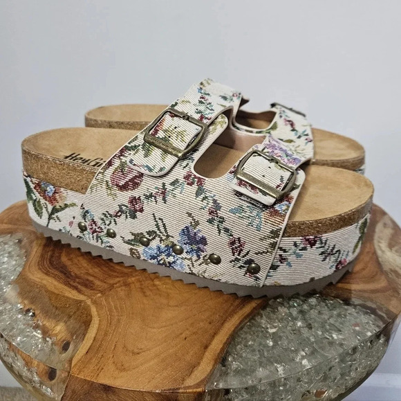 New! Corkys Sand Brocade Floral Platform Flatform Sandals - Picture 1 of 3